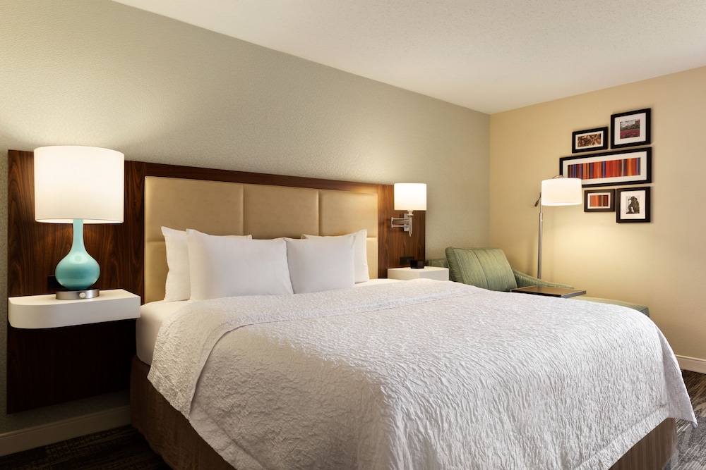 Hampton Inn Akron-Fairlawn 17/42