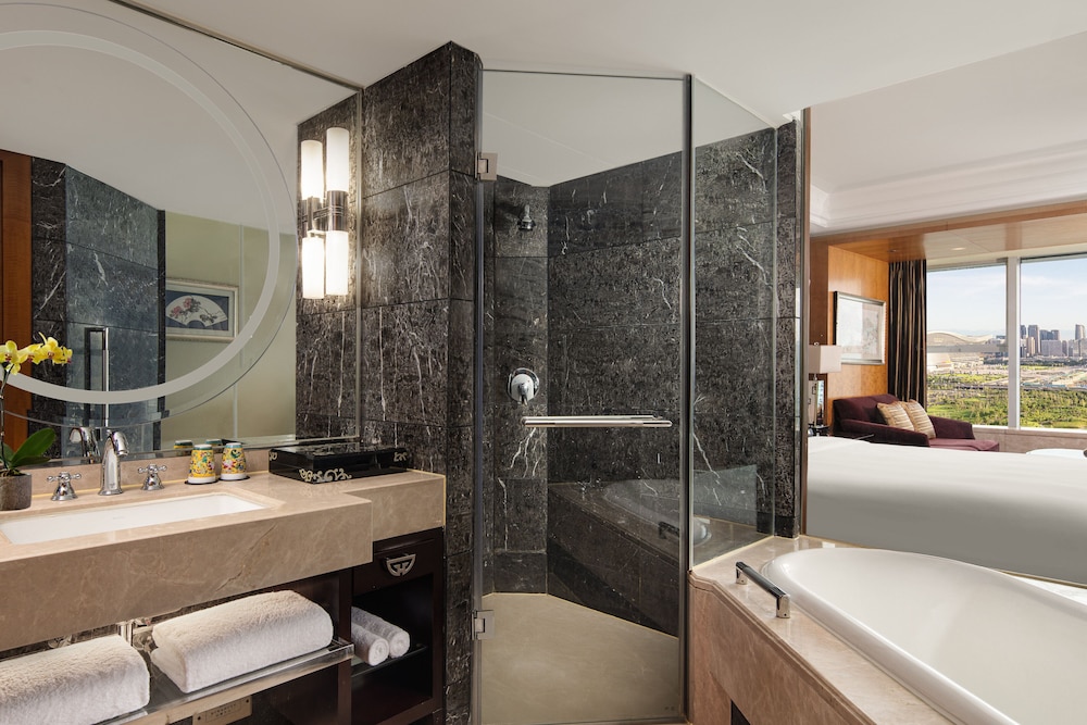 Intercontinental Chengdu Century City 15/82