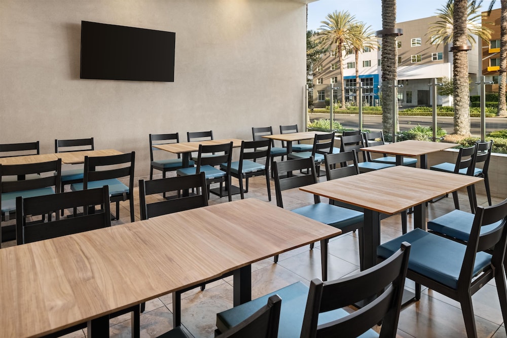 HYATT HOUSE AT ANAHEIM RESORT/CONVENTION CENTER 60/64