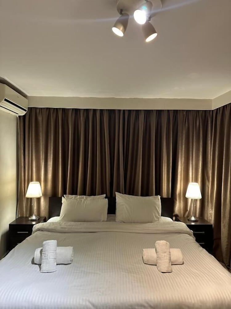 Mc Queen Hotel 28/61