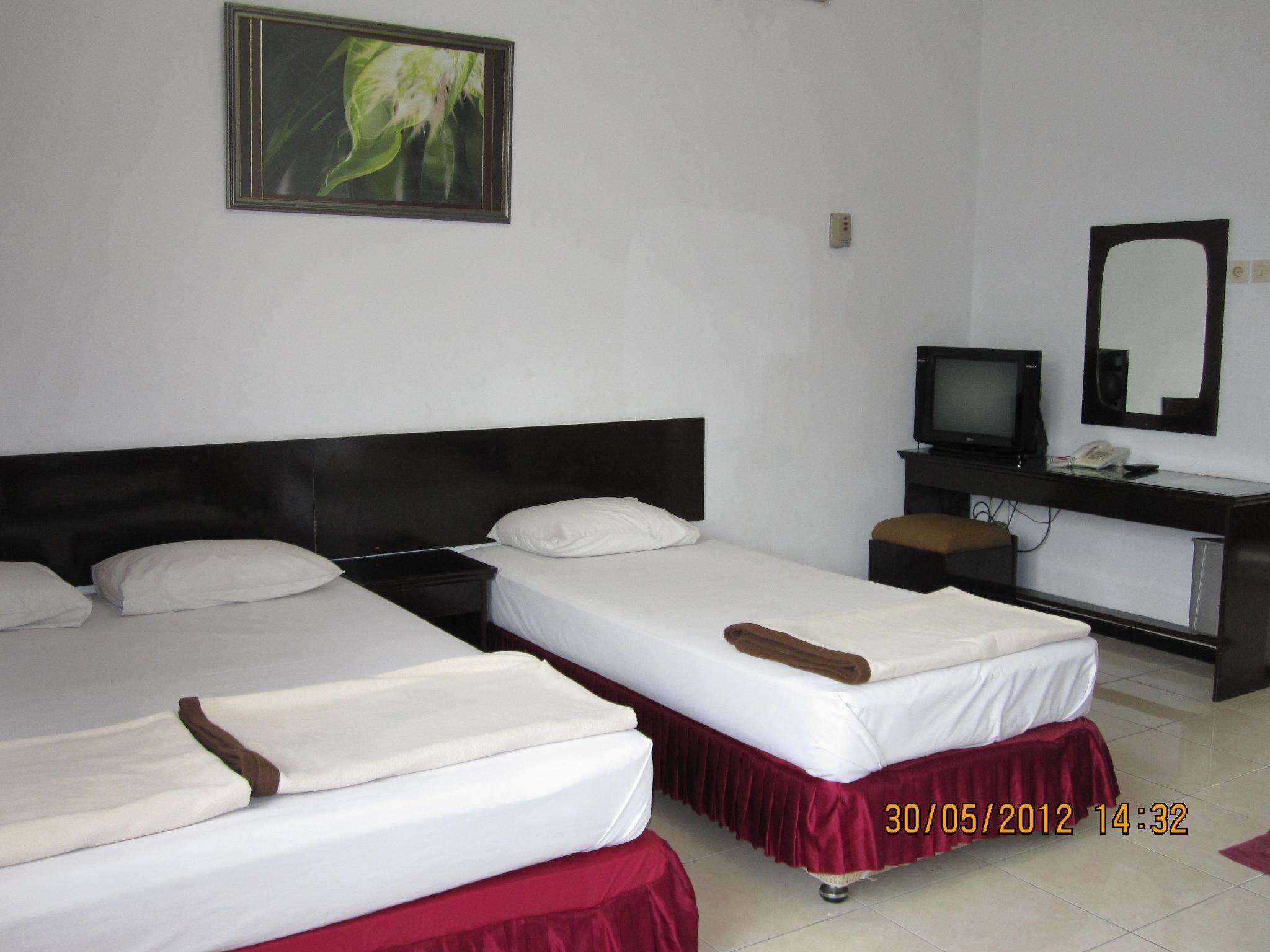 Hotel Santosa 13/27