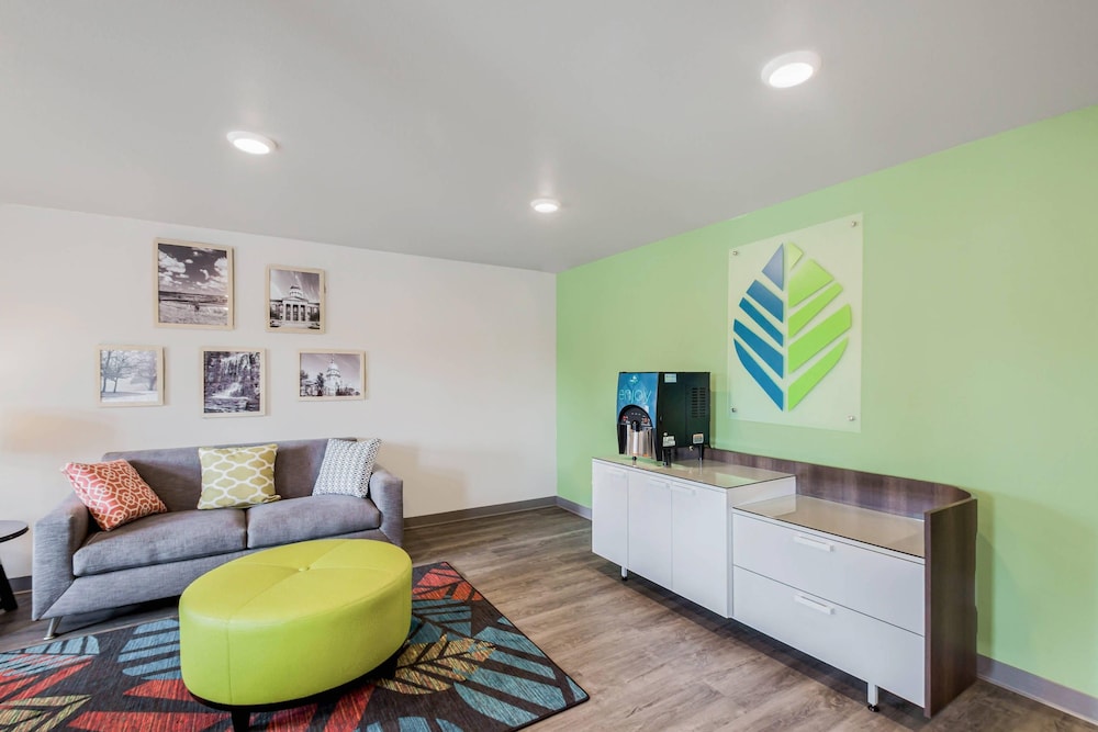 WoodSpring Suites Chicago Addison 8/31