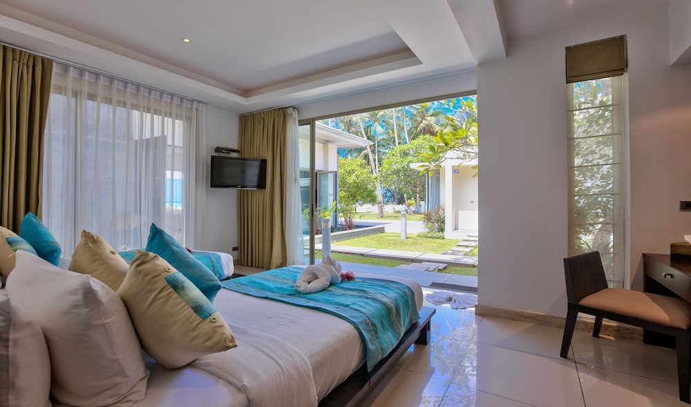 5 BEDROOMS, VILLA