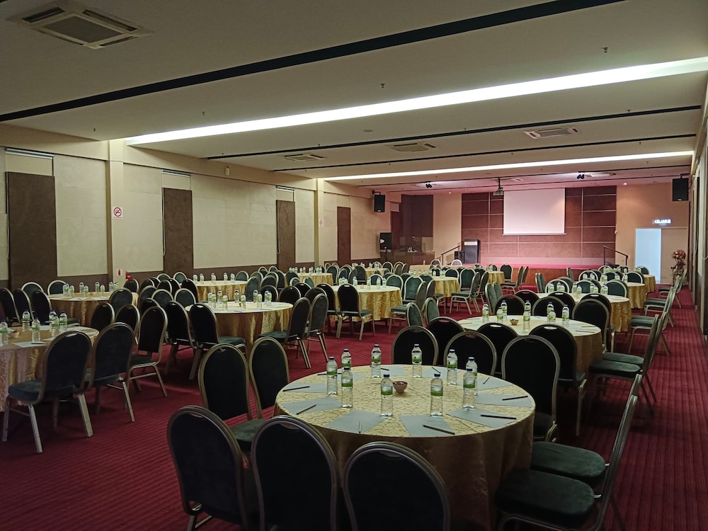 Fuller Hotel 22/32