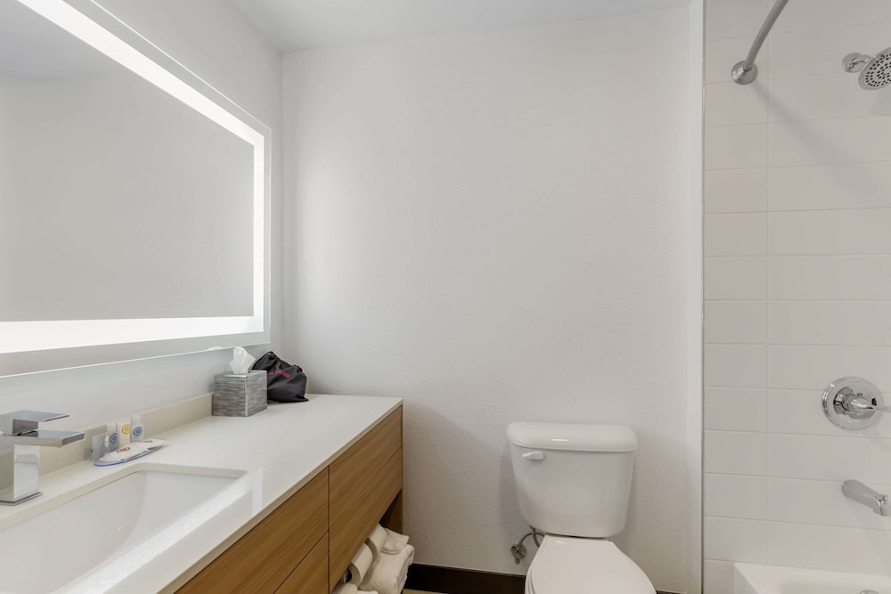 Comfort Suites Cheyenne, WY 23/26