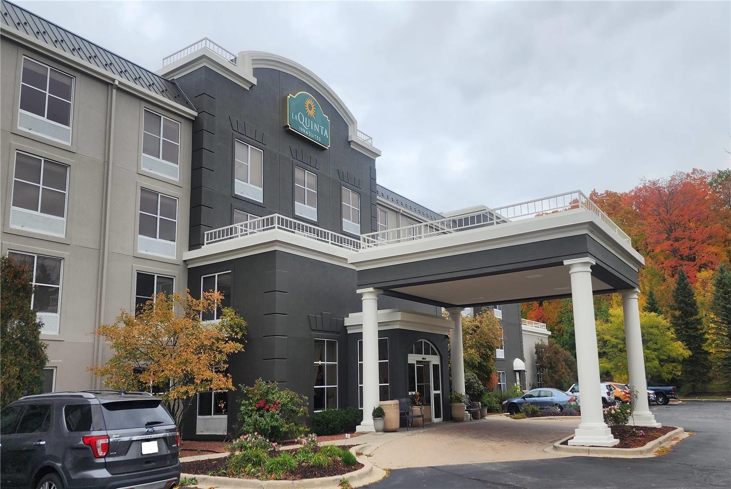 La Quinta Inn & Suites by Wyndham Milwaukee SW New Berlin 36/38