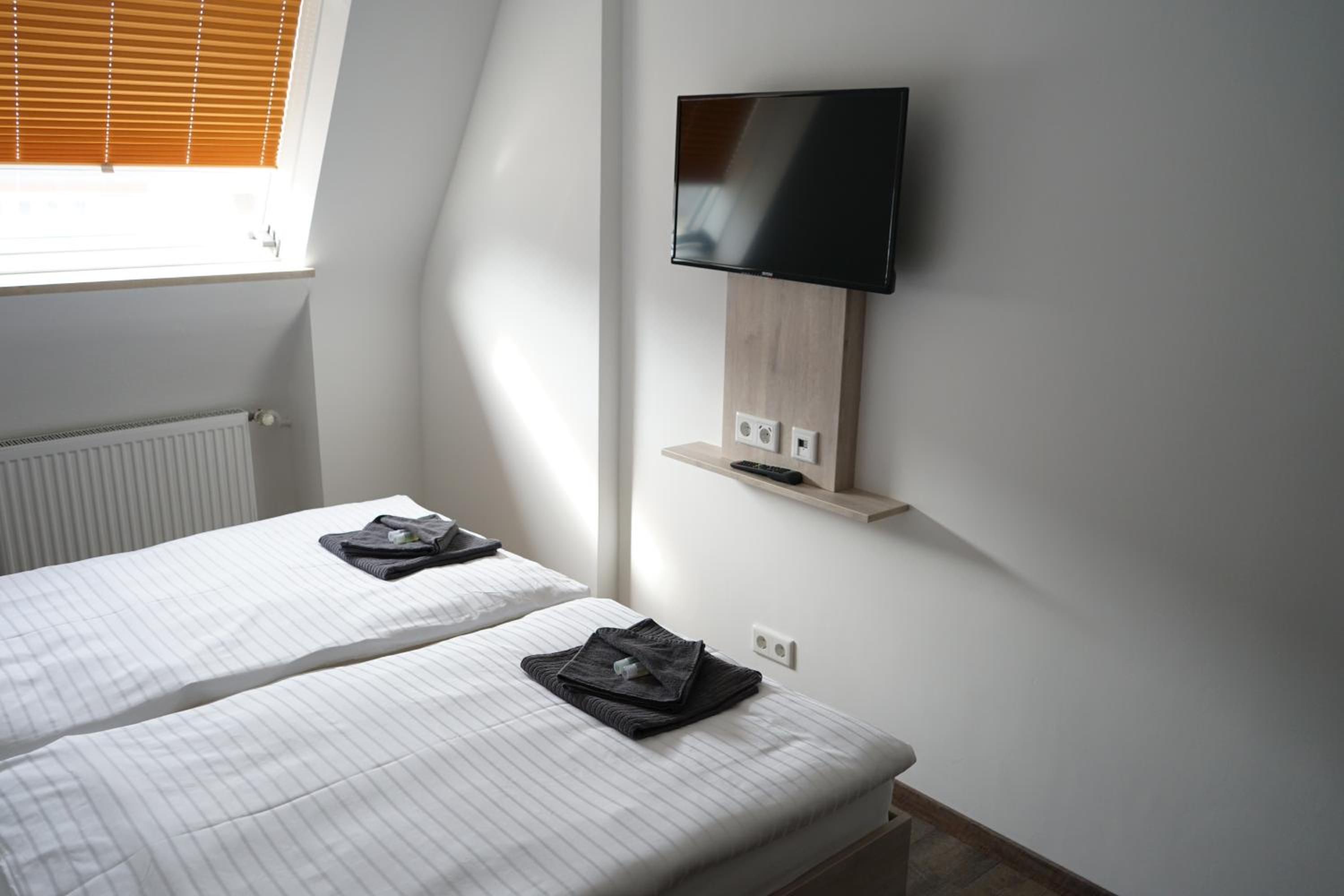 Room, Quadruple, Single Bed