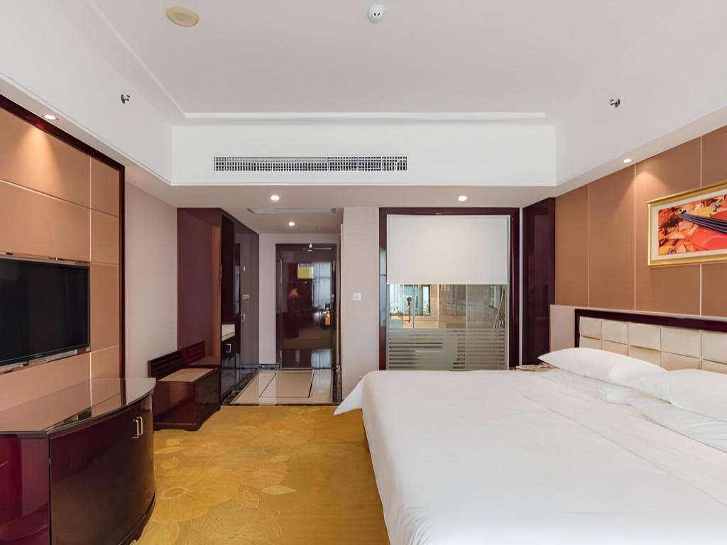 Vienna International Hotel (Zhongshan North Station) 35/57