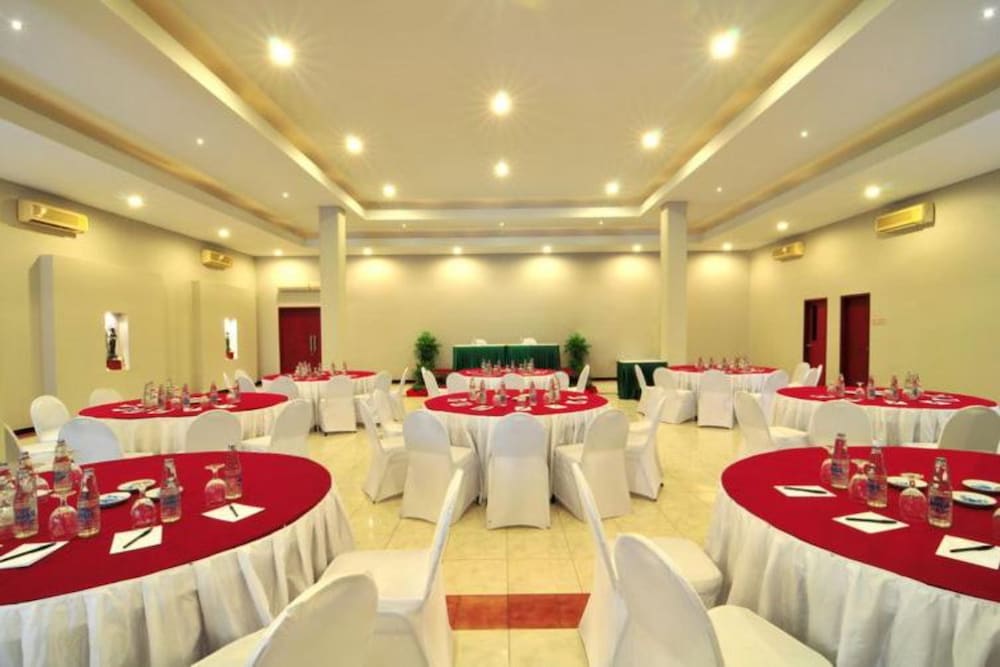 The Yani Hotel 41/57