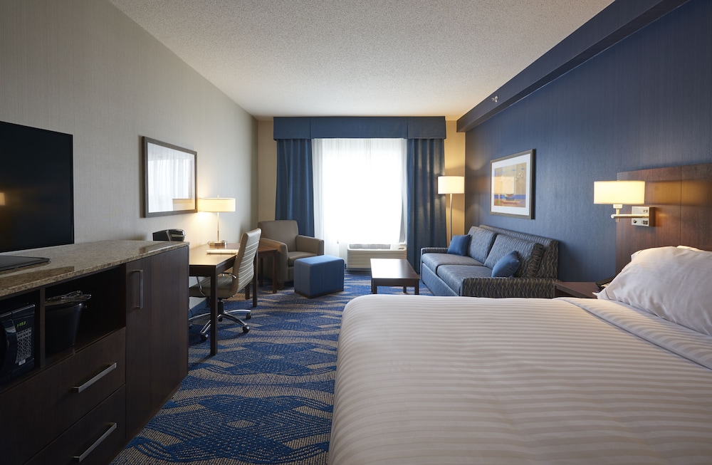 Holiday Inn Express Suites St John S Airport 12/52