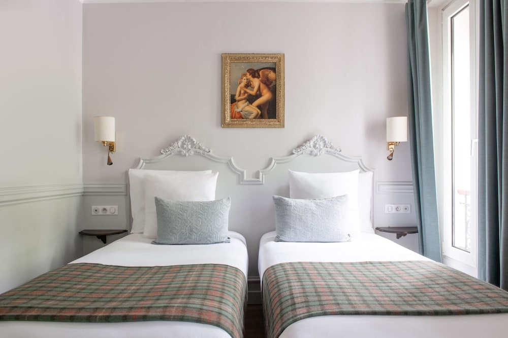 غرفة بريميوم بسريرين منفصلين، Hotel De La Porte Doree 2/5