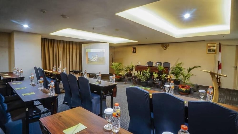 Whiz Hotel Pemuda Semarang 27/44