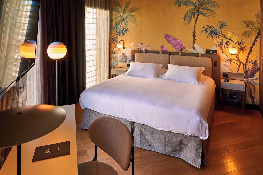 PREMIUM, QUEEN BED