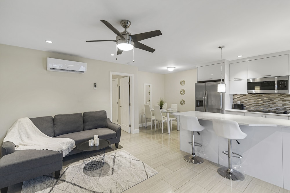 Alani Bay Deluxe Condos Fort Lauderdale 33/50