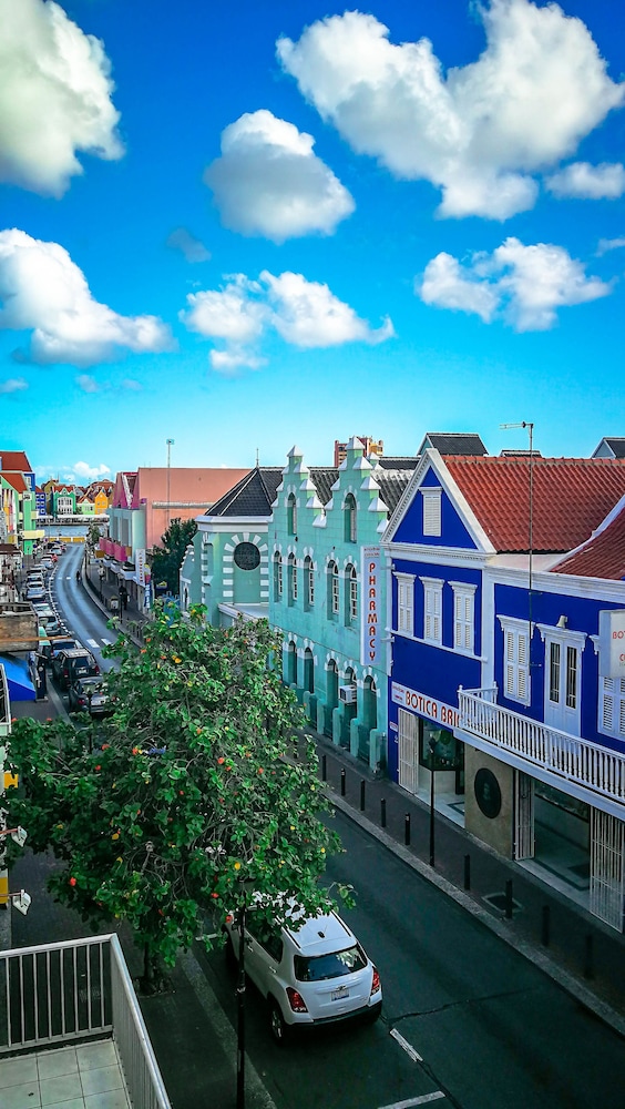 Curacao Suites Hotel 58/66