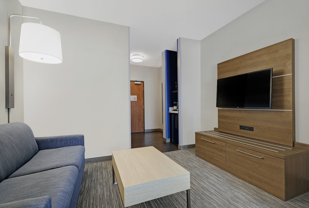 Holiday Inn Express Hotel And Suites Newport 44/76