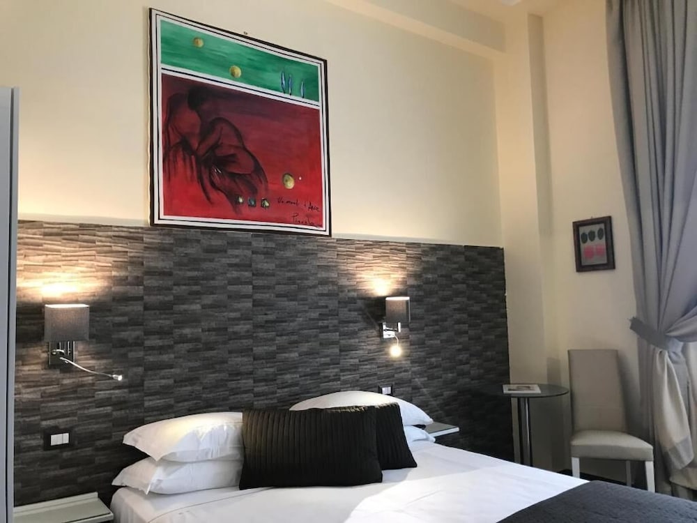 Boutique Hotel Piazza Carita 33/60