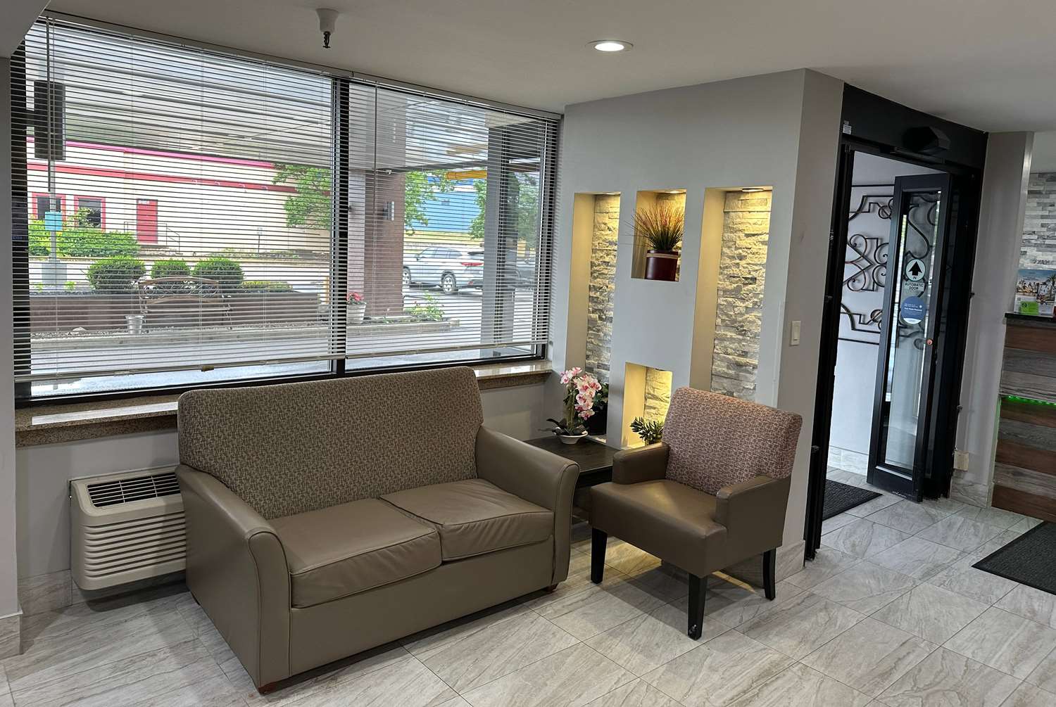 La Quinta Inn and Suites by Wyndham Cincinnati North 23/38