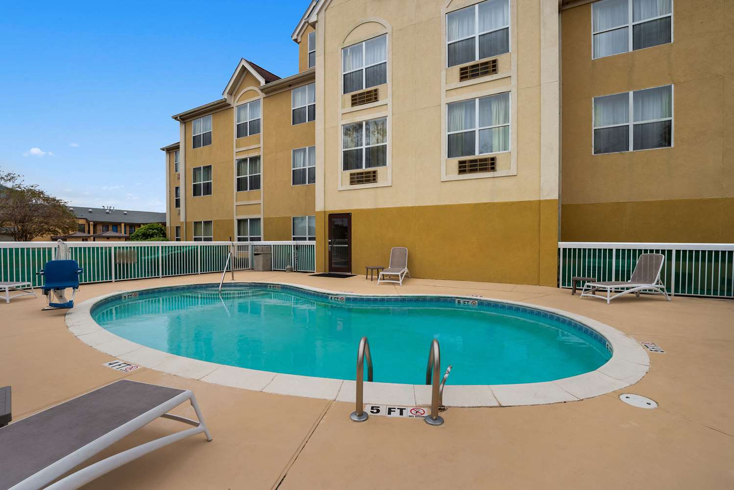 Comfort Inn Suites Santee 39/39