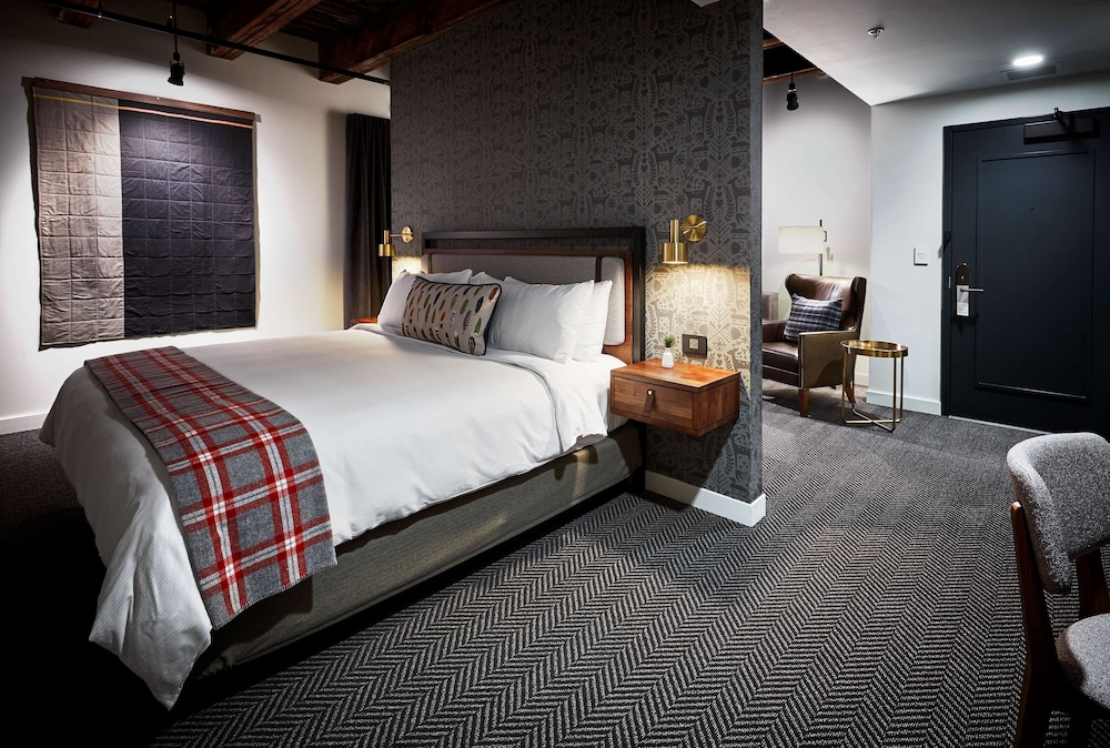 Hewing Hotel 11/81