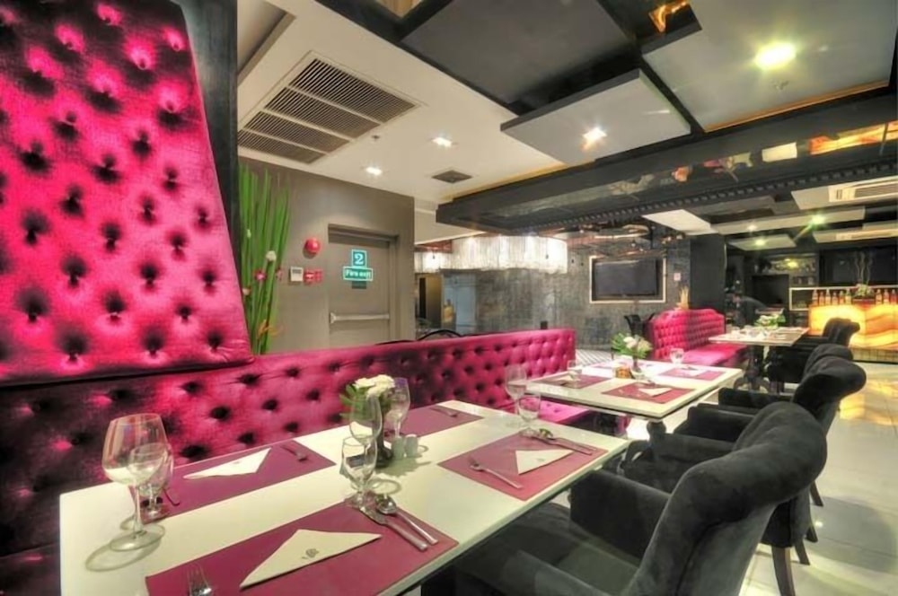 Skye Hotel Bangkok 52/58