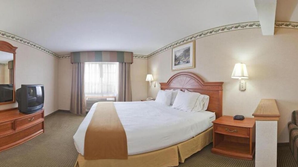 Holiday Inn Express Hotel Suites Defiance 18/52