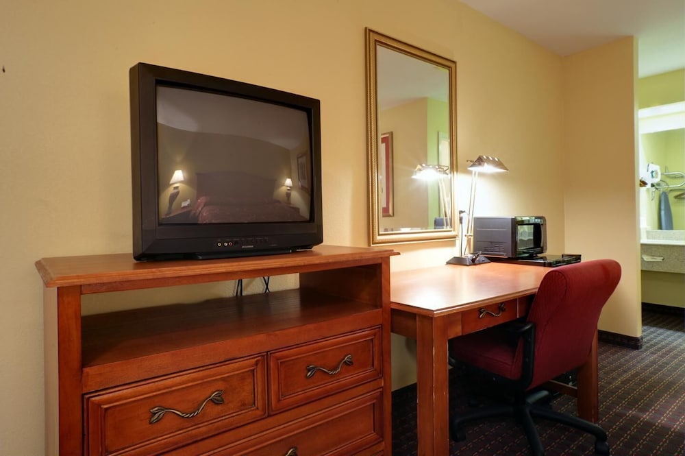 Americas Best Value Inn & Suites Yukon Oklahoma City 28/32