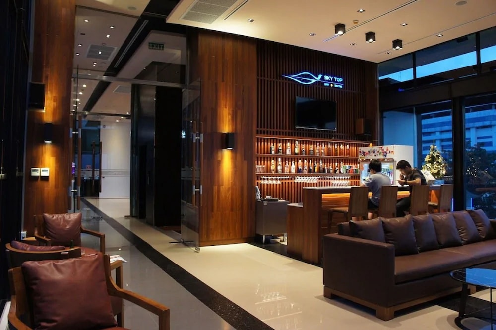 Serenotel Pattaya Beach Front 32/50