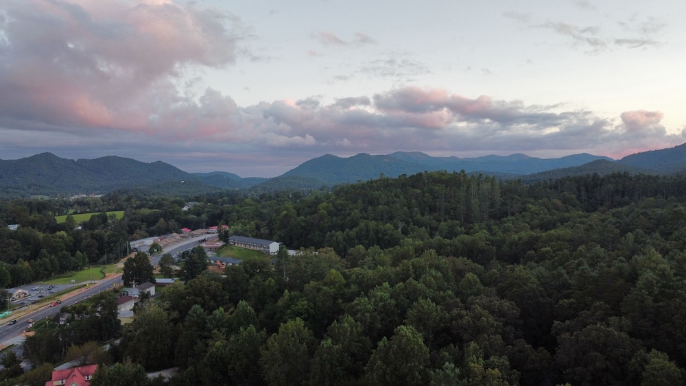 Mountain Valley Inn Dillard 55/62