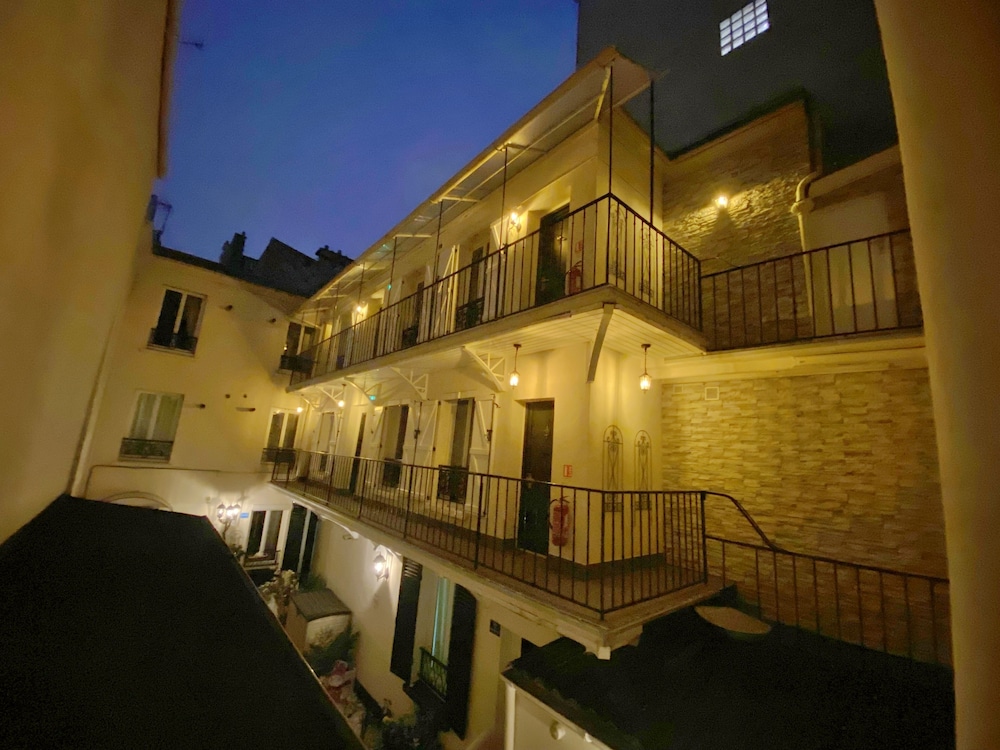 Hotel Aviatic 2/69