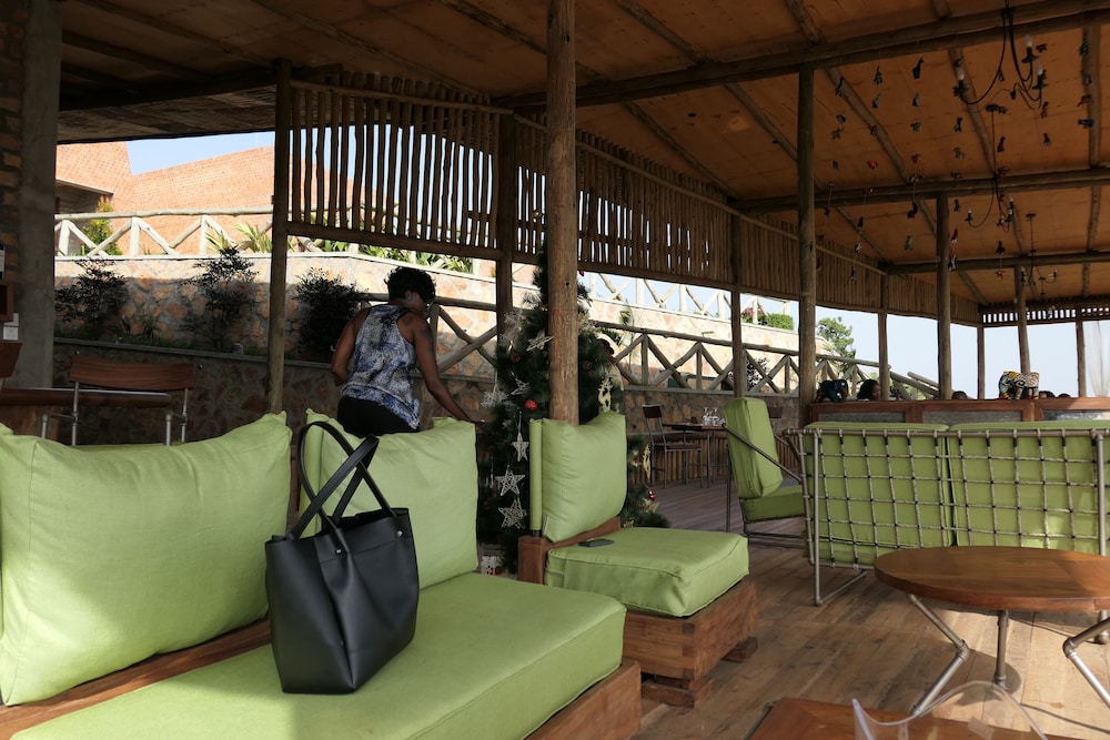 Buvi Lodge 23/50
