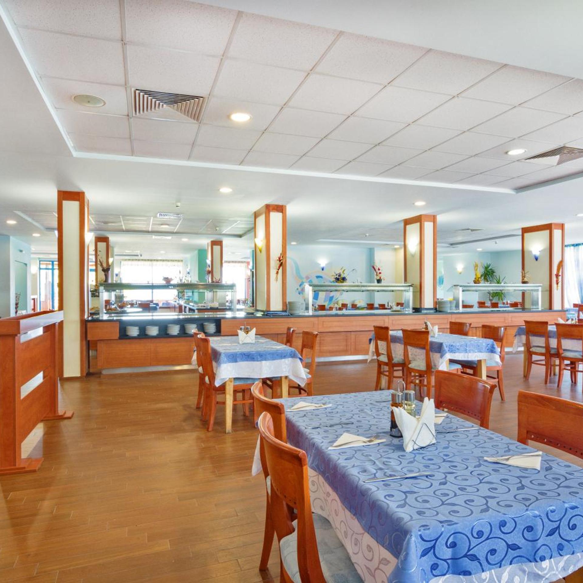 Perla Beach Hotel III 32/50