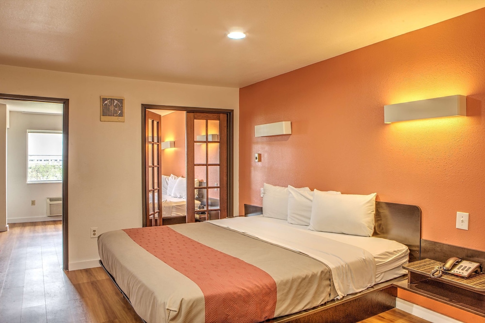Motel6 Dallas, TX - Northwest 20/50