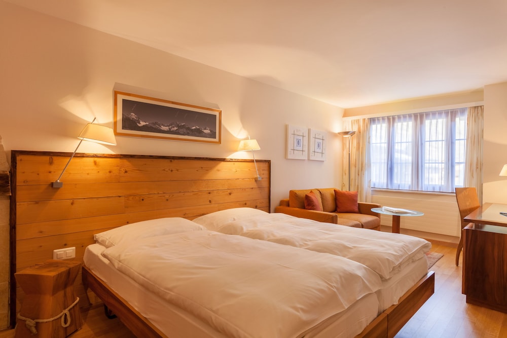 ROOM, DOUBLE BED, CITY VIEW