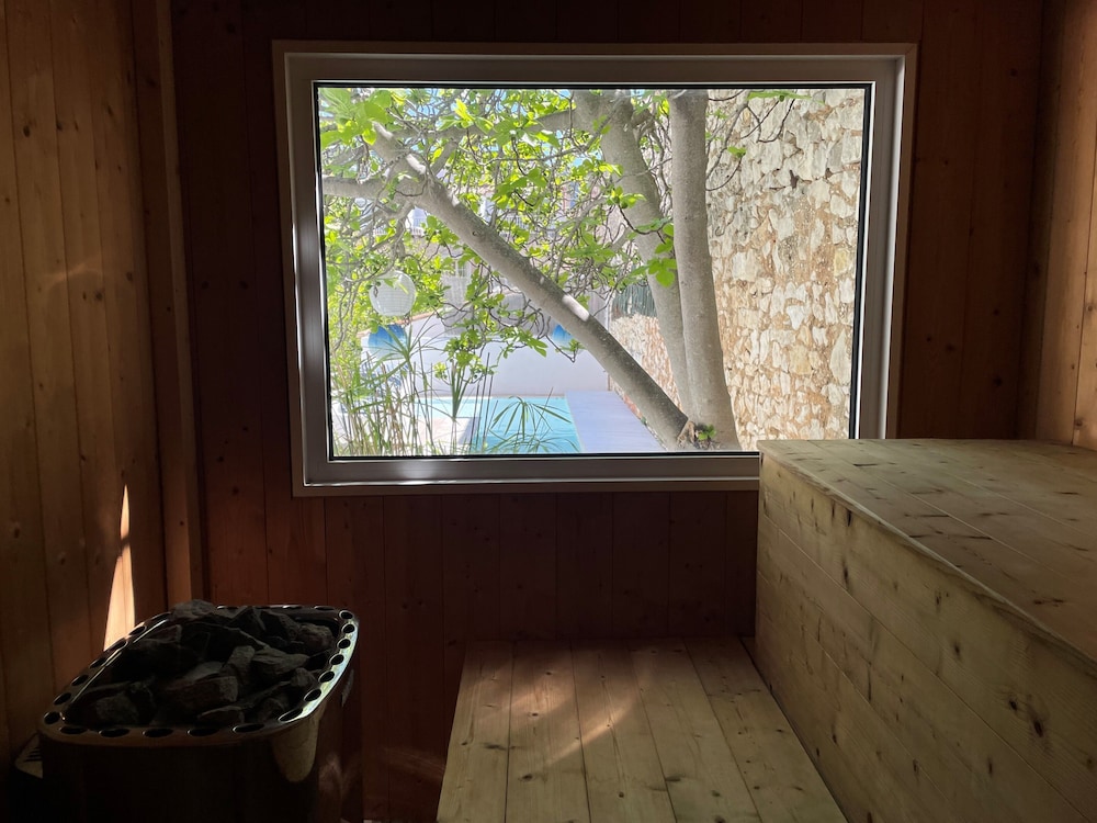 Hôtel De La Plage Mahogany 41/66