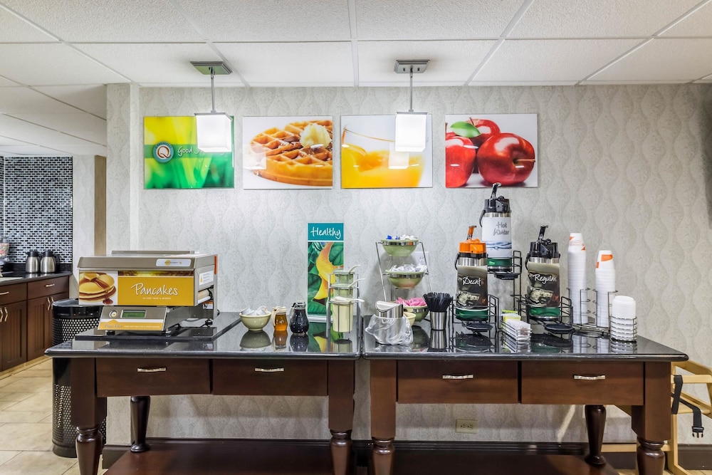 Quality Inn & Suites Arden Hills - Saint Paul North 25/37