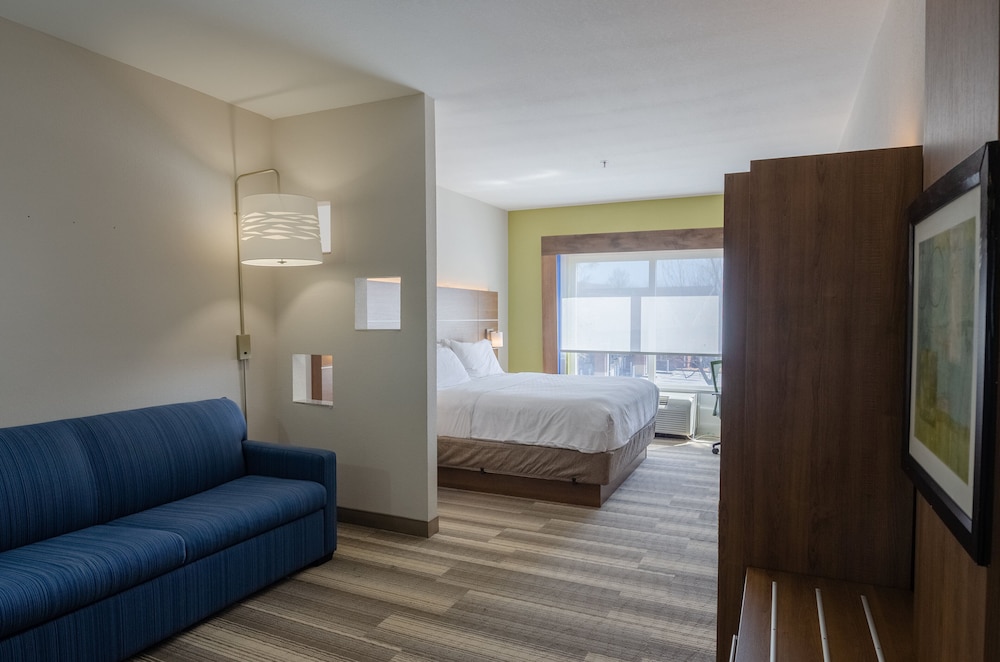 SUITE, KING BED, SOFA