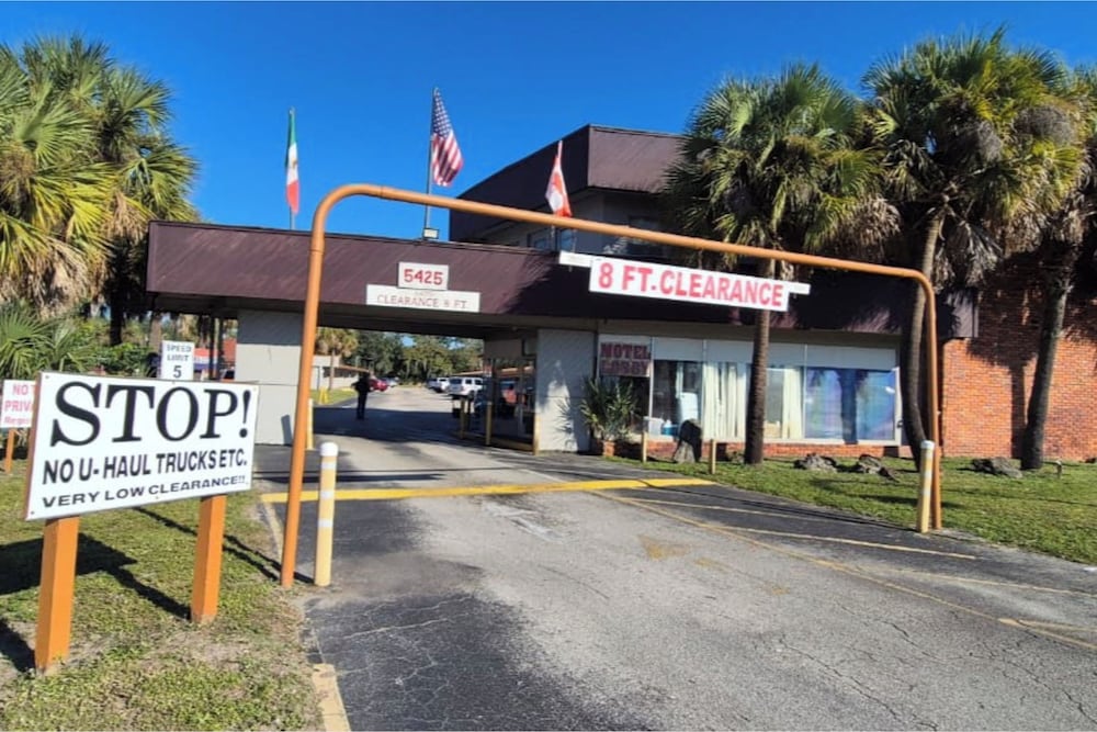 Arrow Motel by OYO Near Downtown 41/49