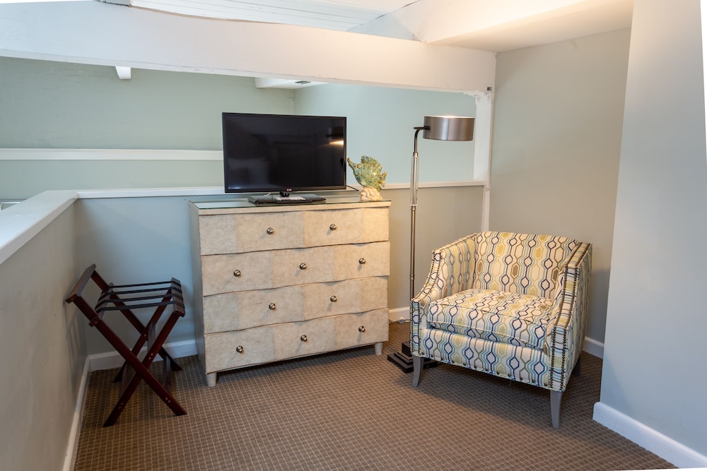 Olde Harbour Inn 36/49