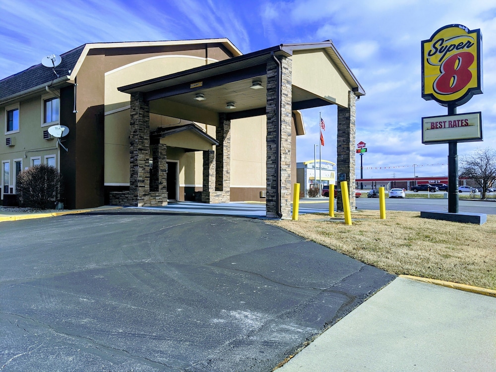 Super 8 By Wyndham Shelbyville 3/25