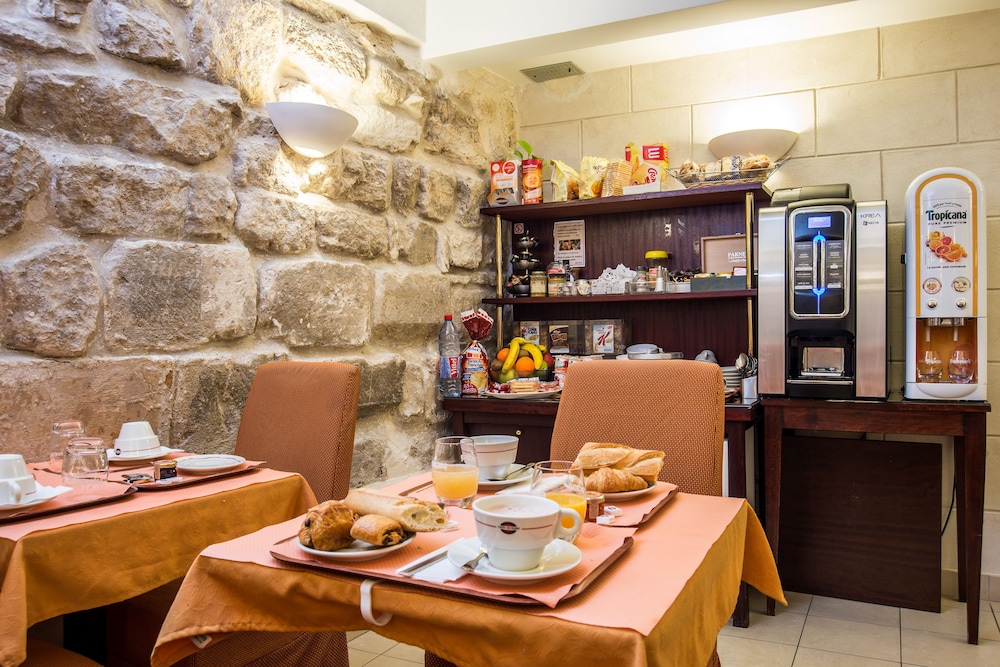 Austin's Arts et Metiers Hotel 47/61