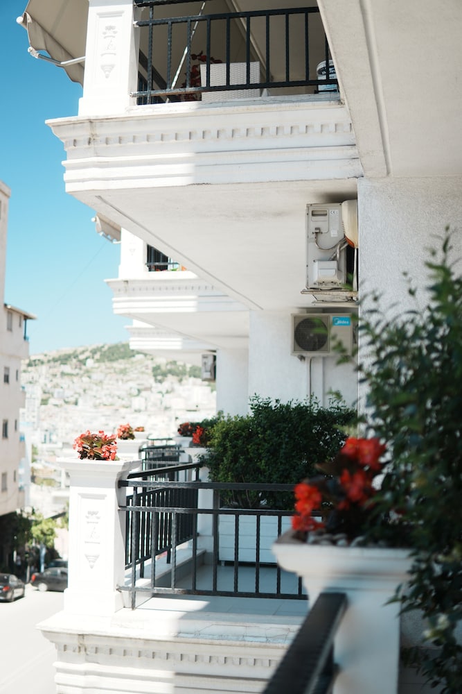 Apartments Flower Residence in SARANDE