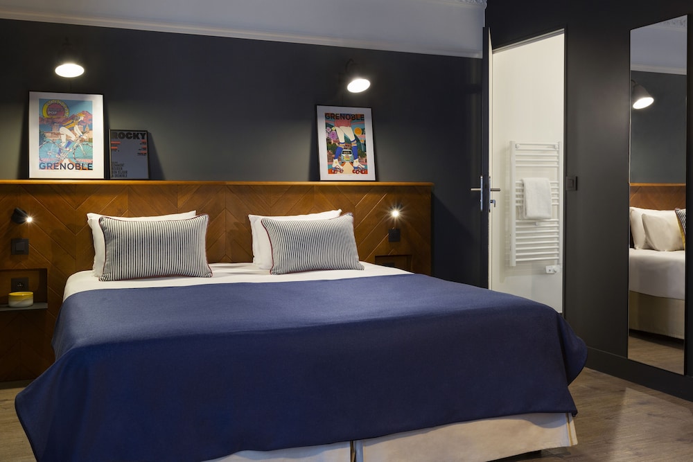 Superior, Queen Bed, Citadines City Centre Grenoble 7/10