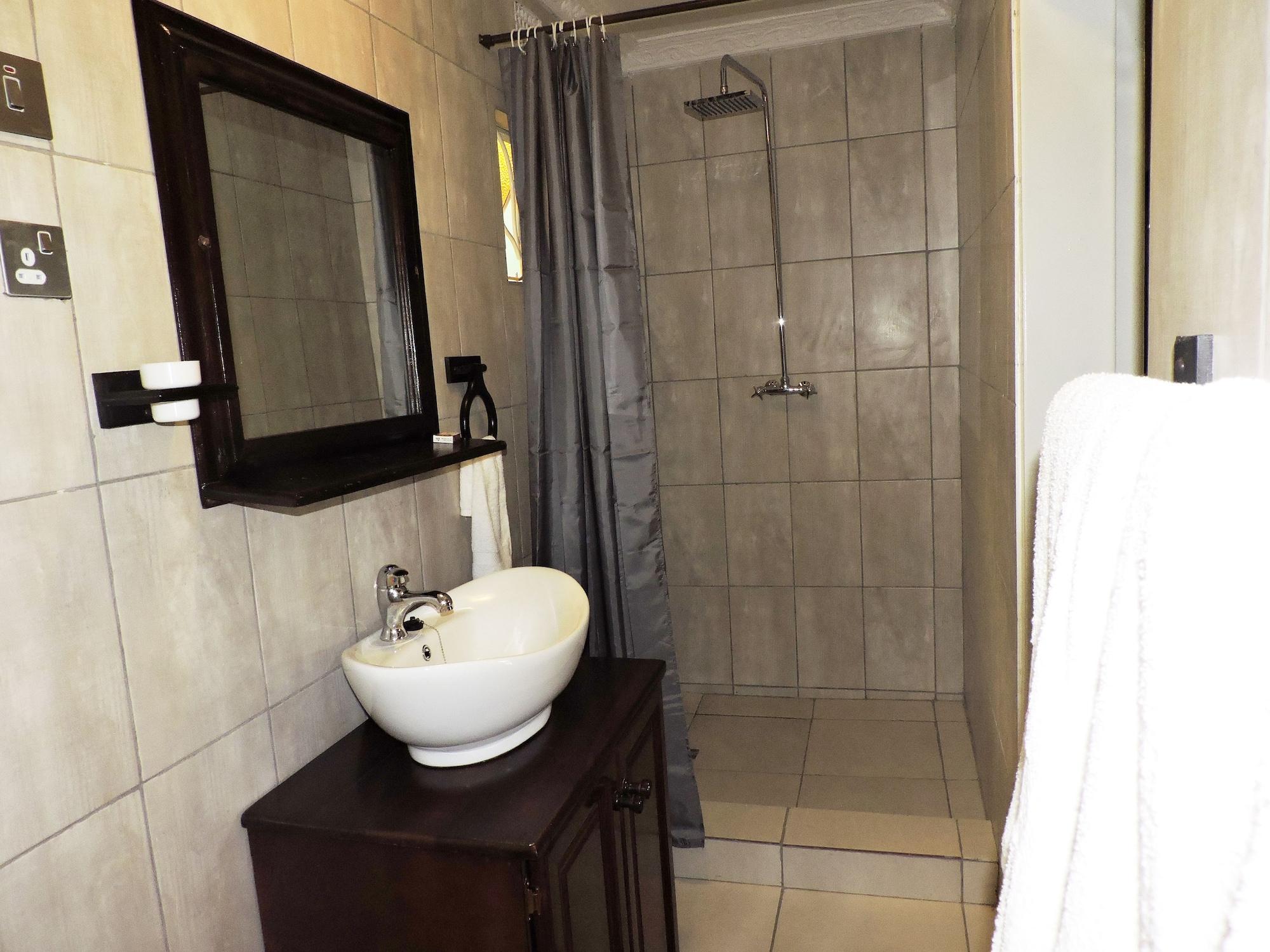 Café Zambezi House Of Africa - Hostel 13/15