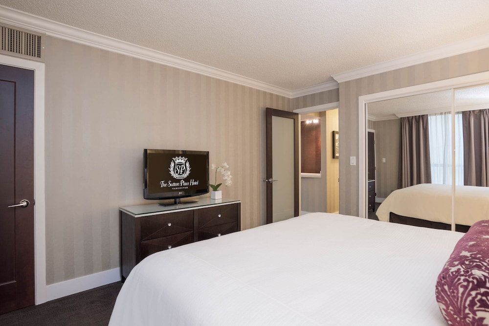 One Bedroom Deluxe Suite, 1 King Bed, Sofa Bed