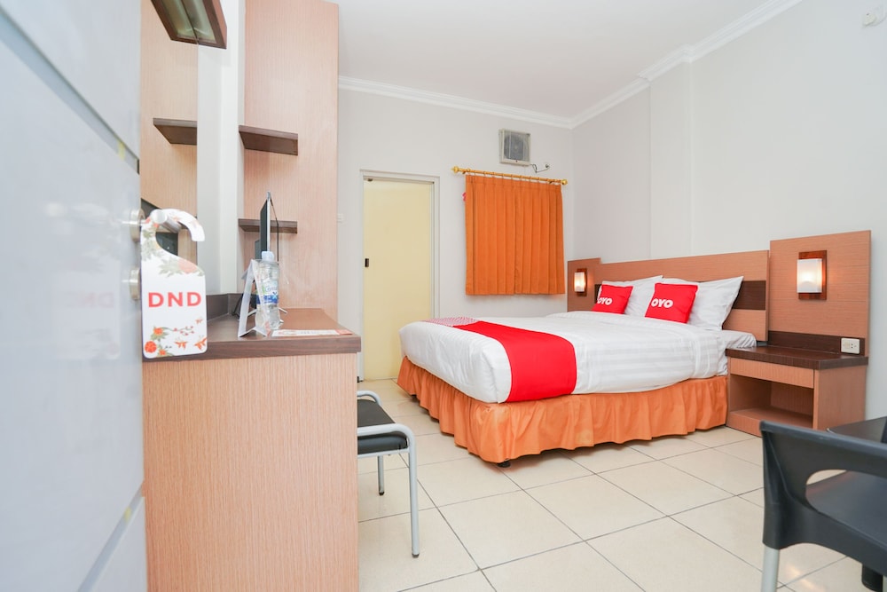 Oyo 2075 Graha Marina 33/54