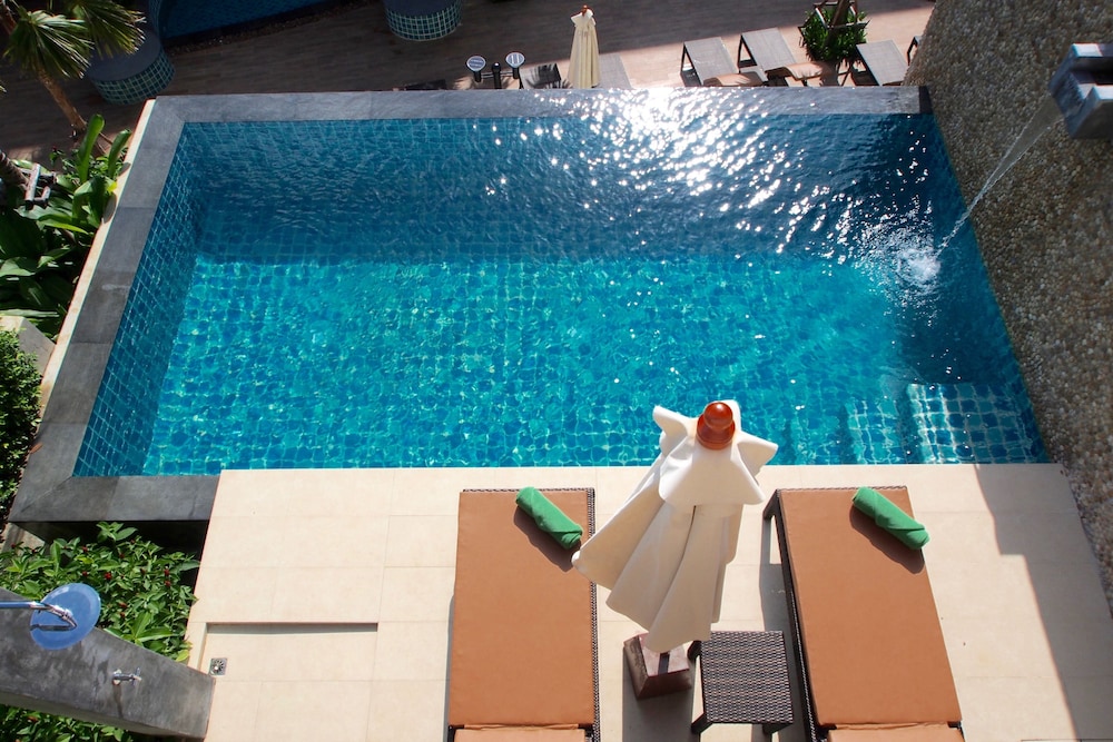 HULA HULA RESORT l truly tropical and fun wellness 53/90