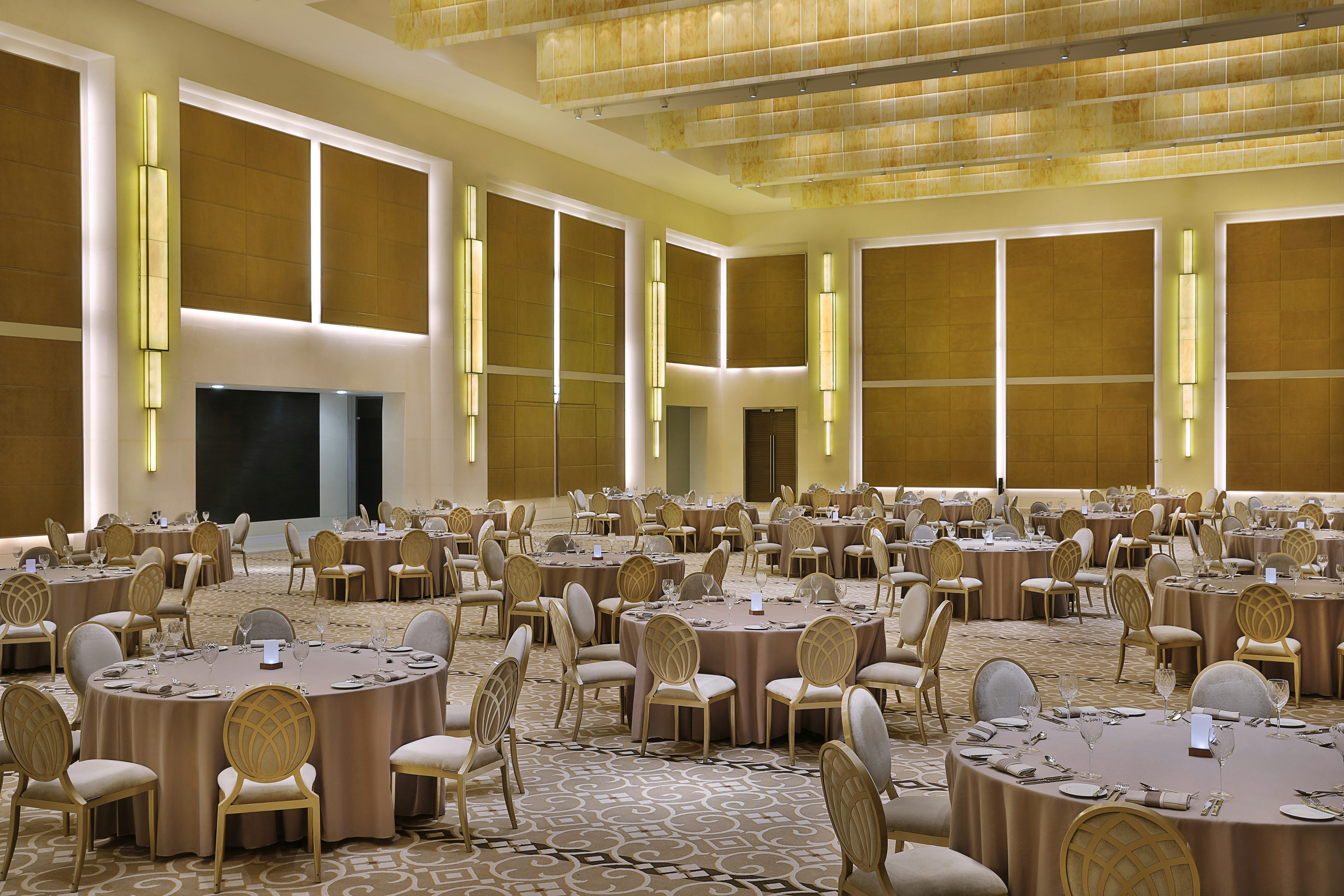 فندق هيلتون الرياض والشقق الفندقيه(Hilton Riyadh Hotel & Residences) 73/82