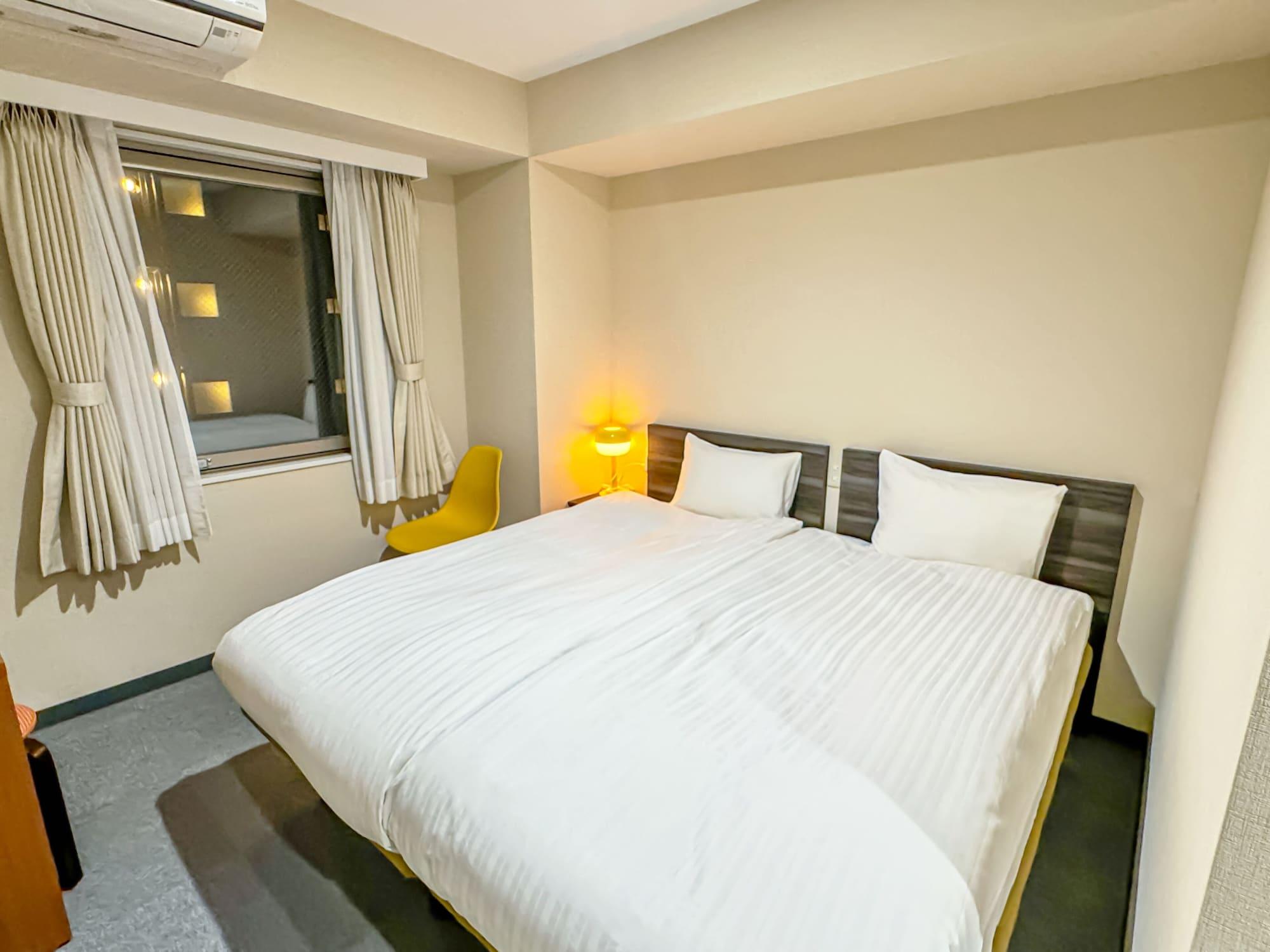 Hollywood, Superior, Twin Beds
