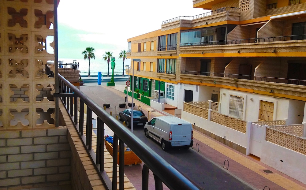 APARTAMENTOS BERNAT PIE DE PLAYA 3000 1/68